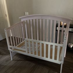 Toddler/baby Crib 