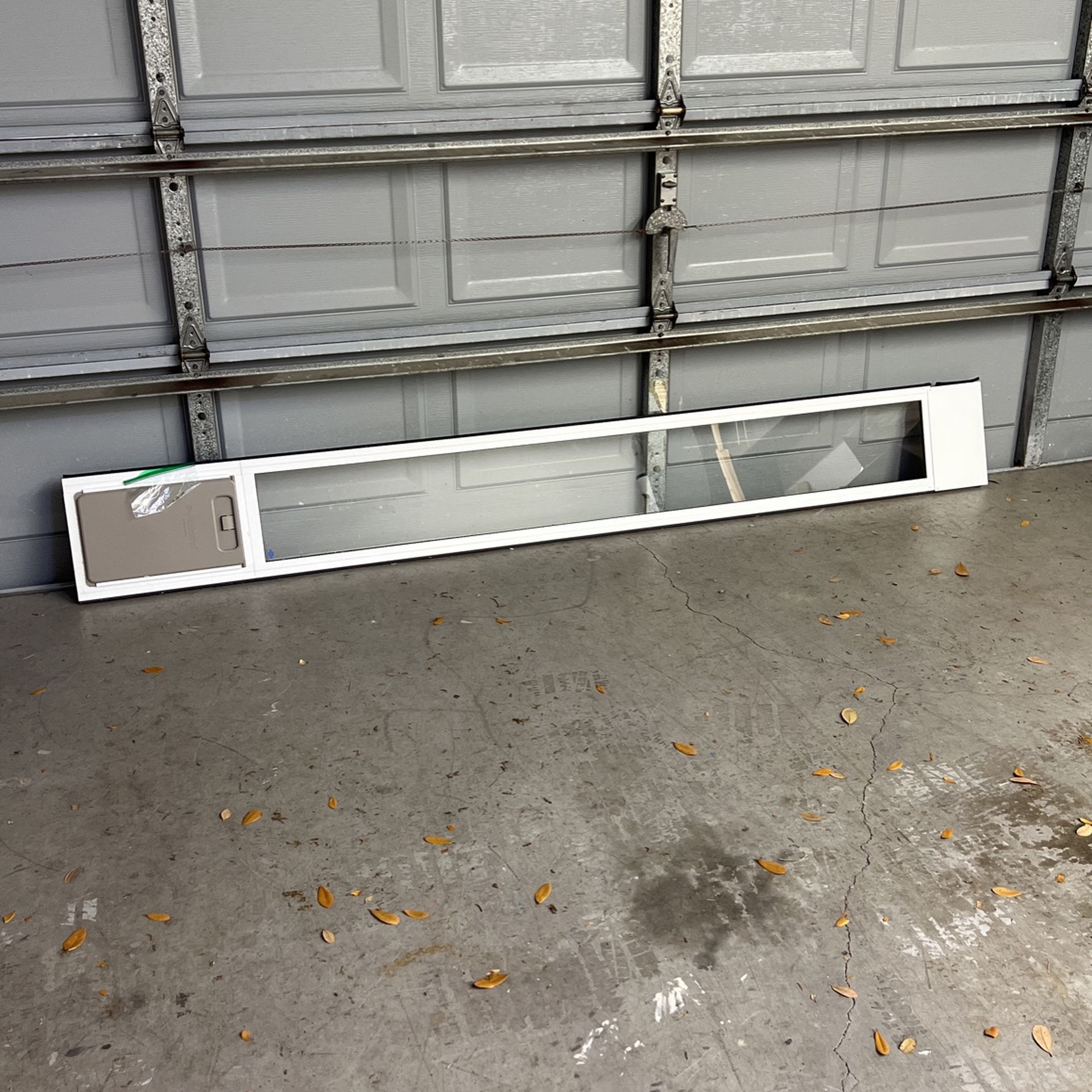 PetSafe Sliding Glass Door Insert (96inches) for Sale in Lutz, FL OfferUp
