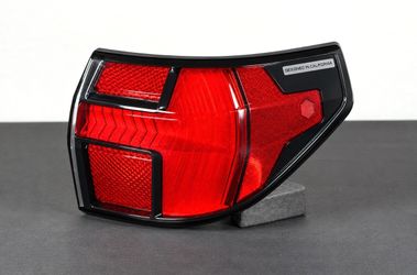 2022-2025 Hyundai Santa Cruz Halogen & LED Tail Light Right & left OEM