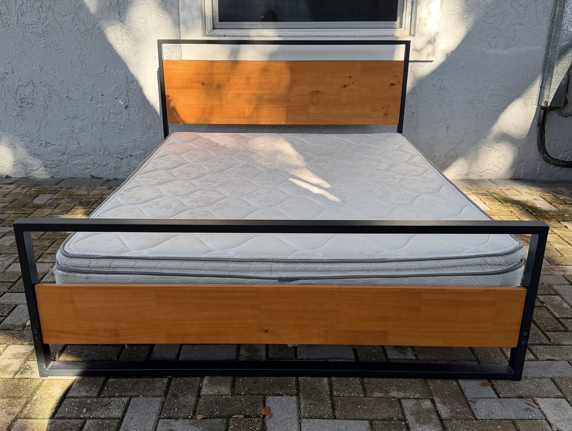 Modern Queen Bed Metal and Wood (Mattress included) | can deliver for an additional cost.