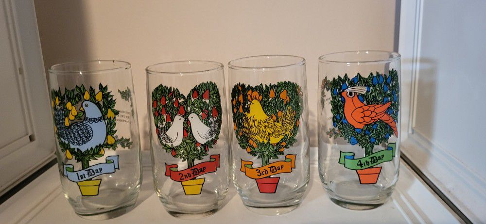Vintage MCM 12 Days Of Christmas Glasses