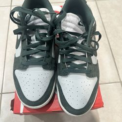 Nike Dunks Forest Green