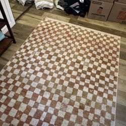 Beautiful Checkered rug - 5'3" x 7' (5x7)