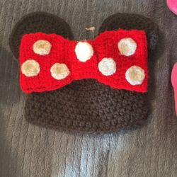 MICKEY MOUSE/MINNIE MOUSE KNITTED BEANNIE $10