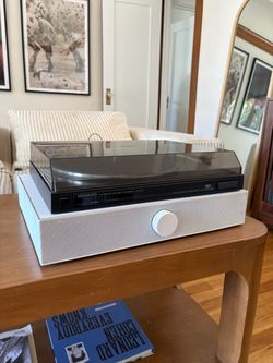 Spin base turntable speaker and turntable