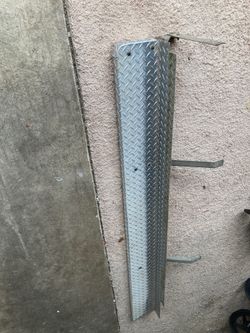 Diamond plate running boards