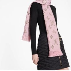 lv scarf top with chain｜TikTok Search