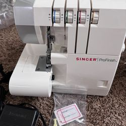 Singer  Overlock Sewing Machine 