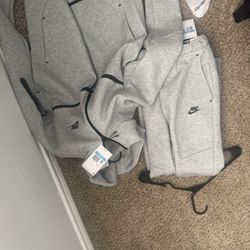 Nike Tech Size L