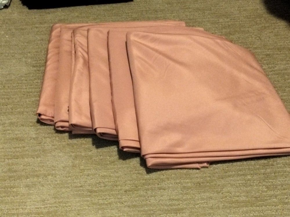 10 Dusty Rose 132" Round Tablecloths