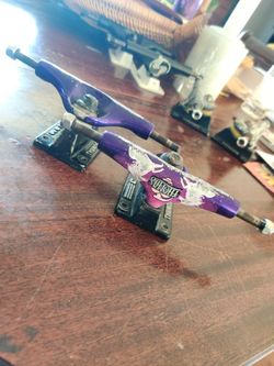 Thunder Skateboard Trucks