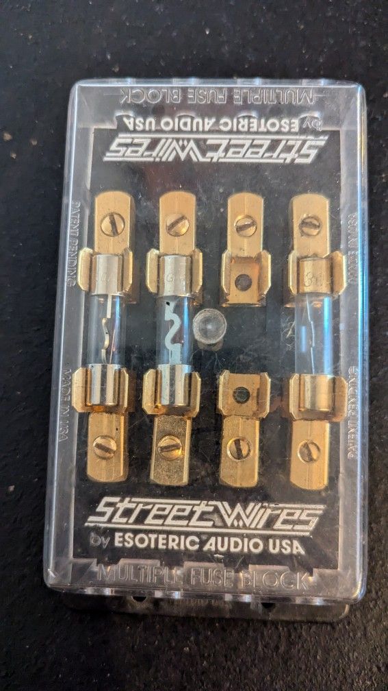 Street Wires 4 Channel AGL Fused Distribution Block With 3 Fuses Included