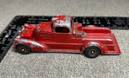 Vintage 1950s Hubley Kiddie Toy Red Cast Iron Fire Truck USA