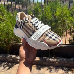 Burberry Men Shoes 