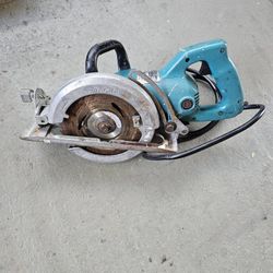 Makita 7-1/4 Hypoid Saw Model 5077b
