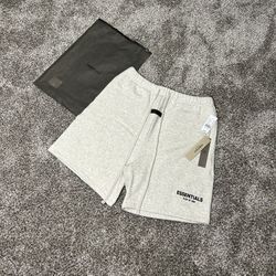Essentials Shorts 