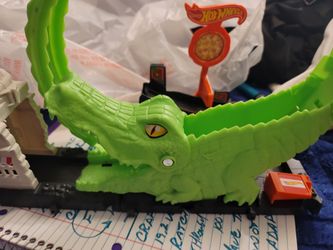 Hot Wheels Crocodile Attack Track Set