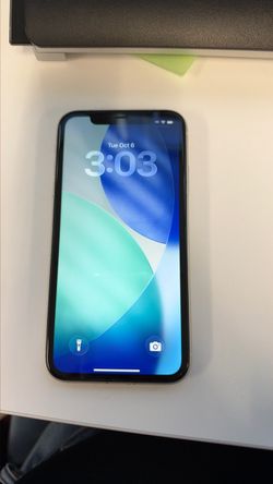 Unlocked IPhone 11/ 64 G/ White