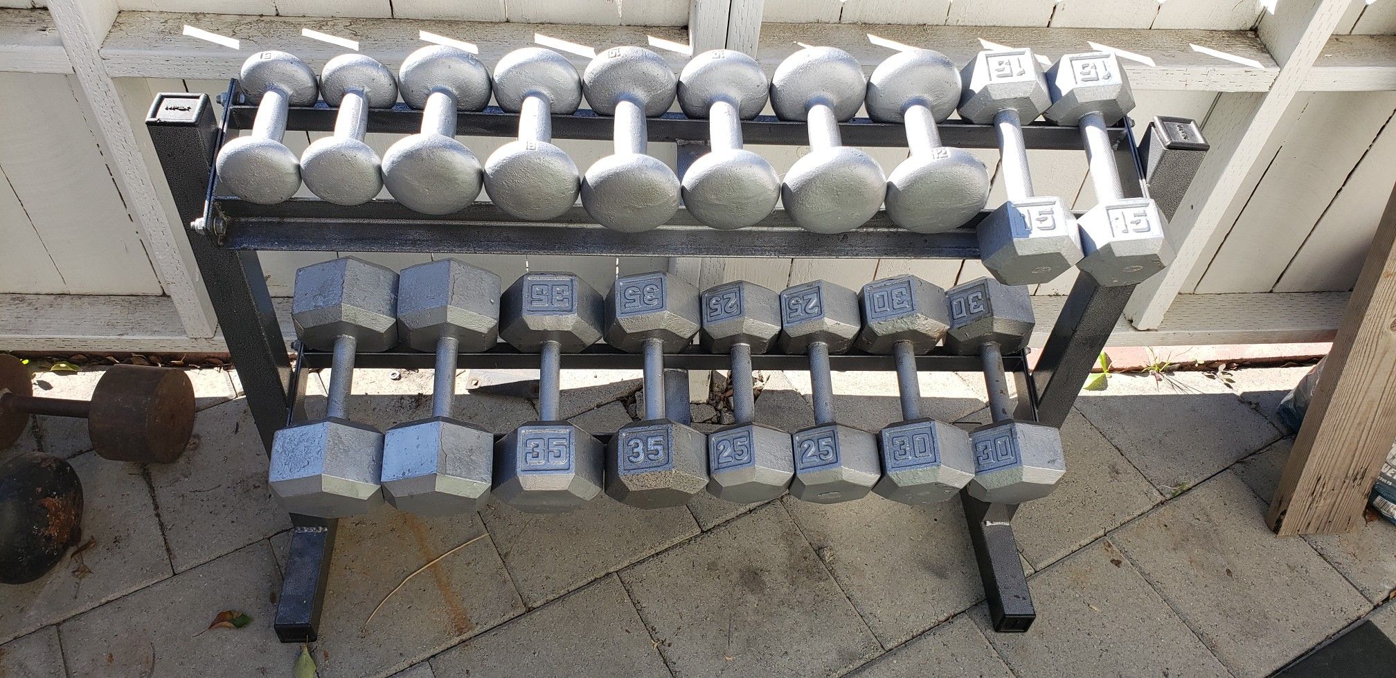 5lbs to 40lbs Fixed Dumbbells and Dumbbell Rack