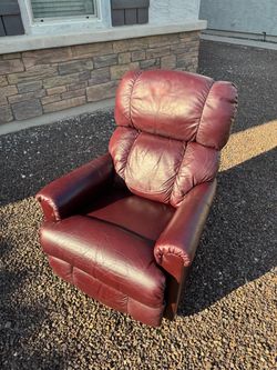 La-Z-Boy Burgundy Leather Swivel Recliner – Super Comfy!