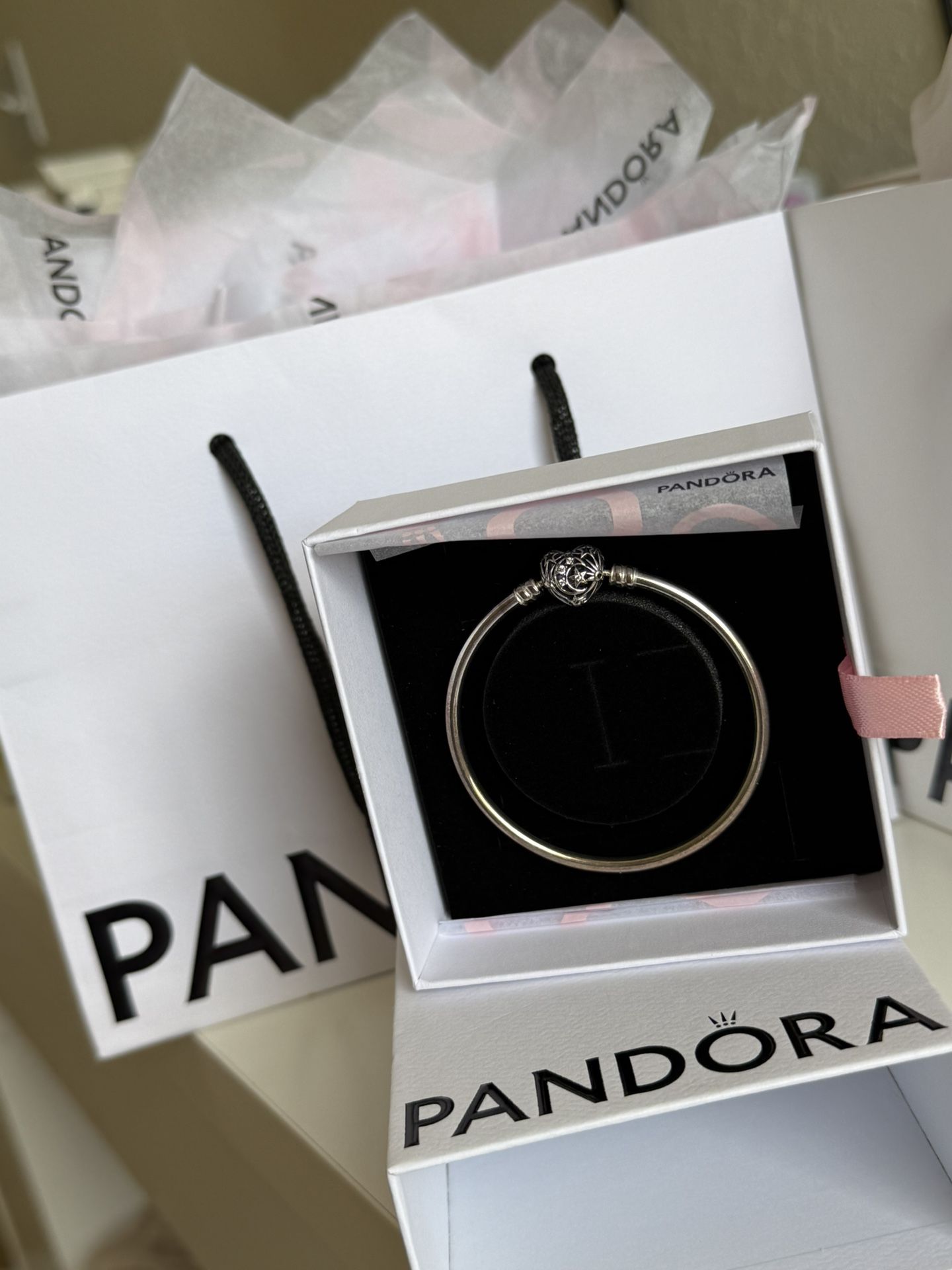 New 100% Authentic PANDORA 925 Silver Celestial Heart Bangle Bracelet 593400C01. With Gift Bag