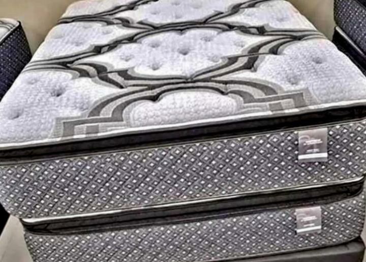 High End MATTRESS Brand NEW and in Factory Plastic