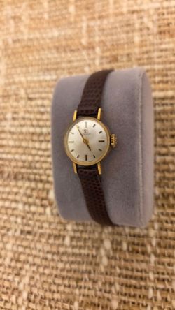Vintage Classy Ladies Tissot Mechanical Swiss Made Watch