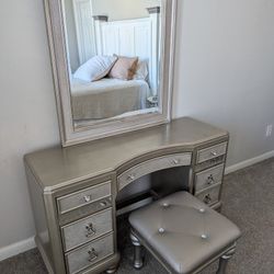 Coaster Furniture Bling Game Vanity Desk And Mirror 