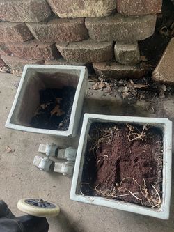 Set 2 Square Light Gray Ceramic Pots with Risers