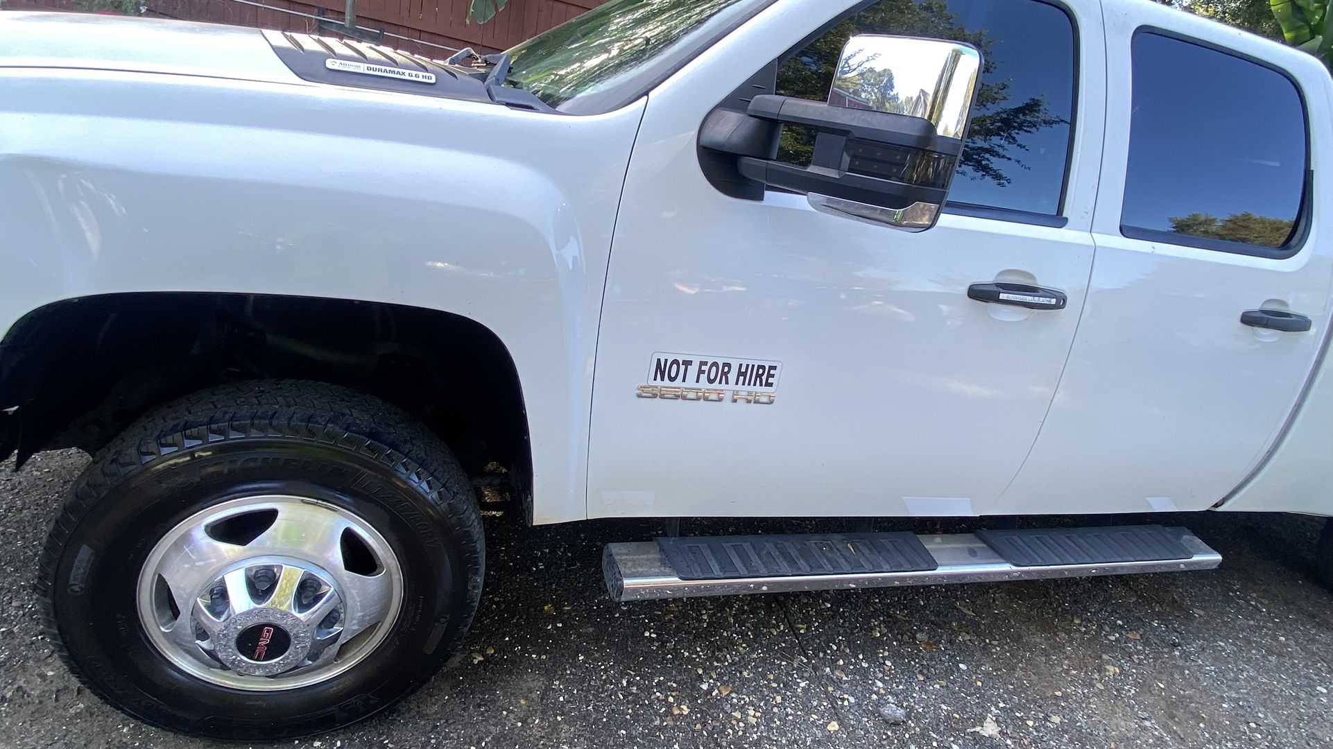 Tow Mirrors Drive Side Glass Broken