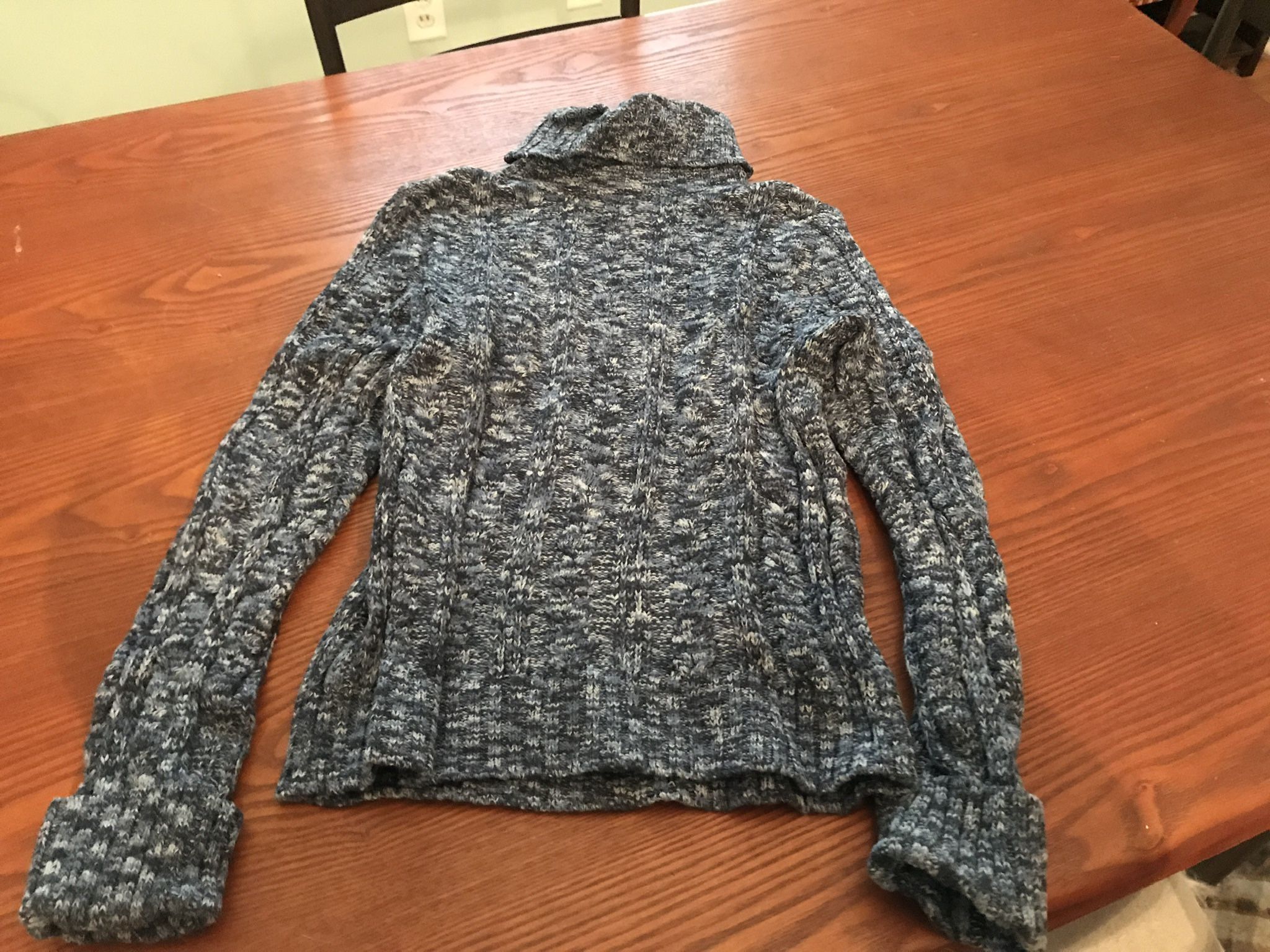 Women’s Express Sweater Size M.