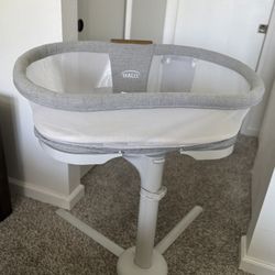 Halo Swivel Baby bassinet 