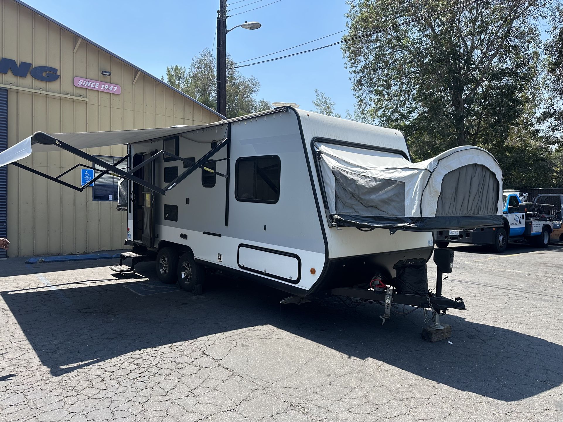 2018 Jayco Travel Trailer 22ft