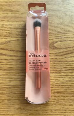 Real Techniques Kitten Paw Concealer Brush