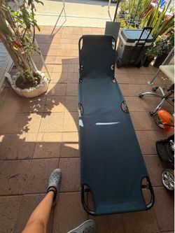 Foldable cot bed