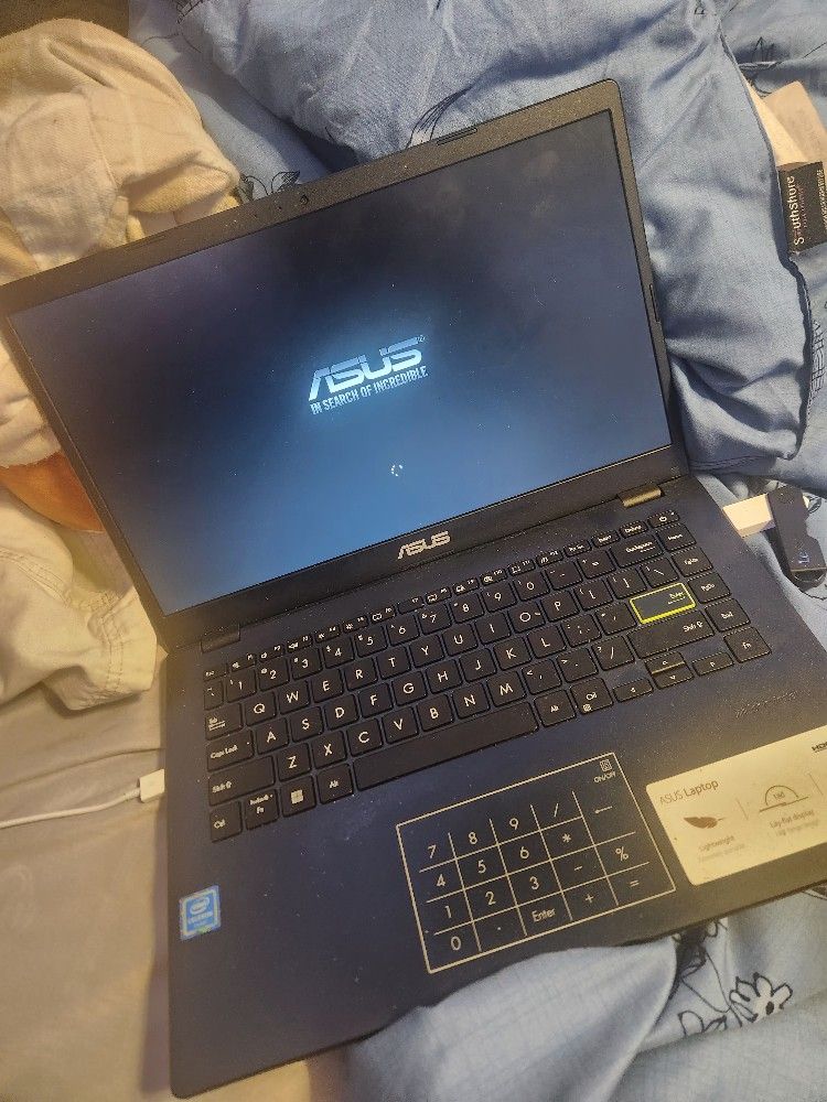 14 Inch ASUS laptop