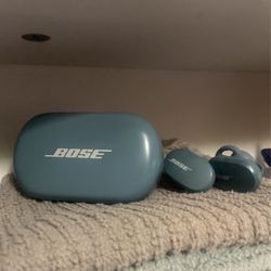 **BOSE Quiet Comfort Earbuds