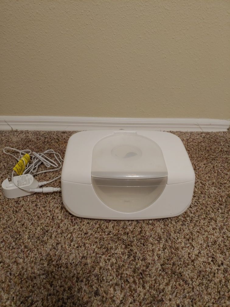 Gently used diaper wipe warmer