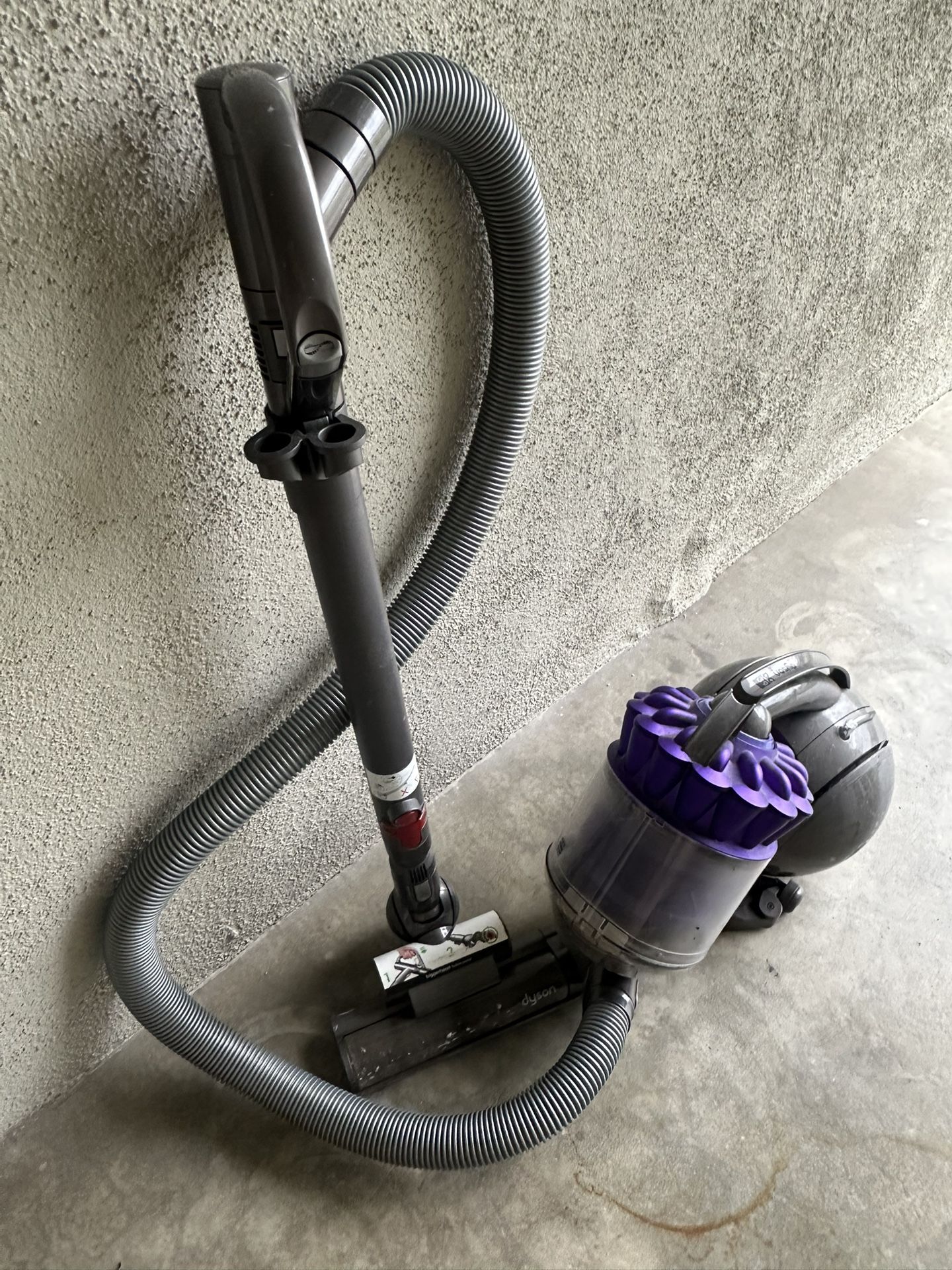 Dyson DC 39 Vacuum Cleaner