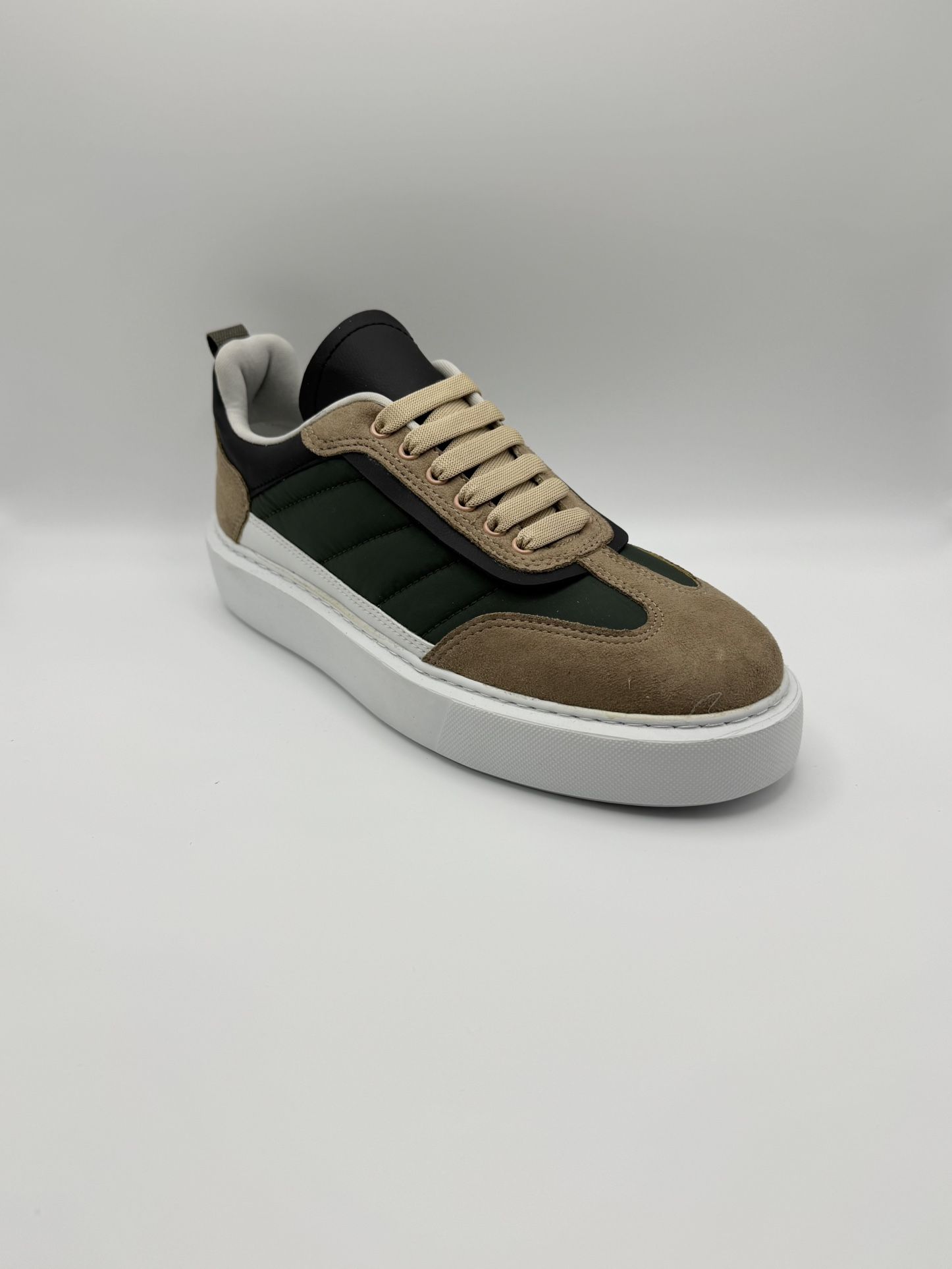 Brand New Comfortable Men Fashion Sneakers - Multiple Sizes