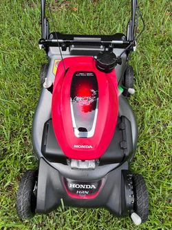 LIKE NEW HONDA HRN 216/170 CC STILL AVAILABLE. DO NOT LOSE YOUR ALMOST LAST CHANCE TO GET THIS BEAUTIFUL SELF-PROPELLED WITH DOUBLE BLADES CUTTING PER