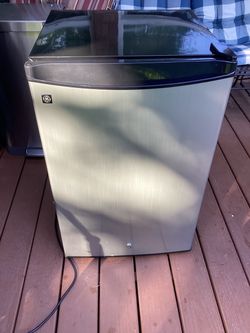 GE Mini Fridge