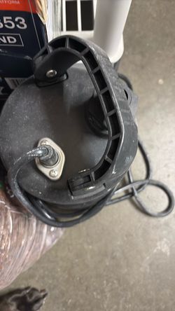Everbilt 1/3 hp submersible portable utility pump - used
