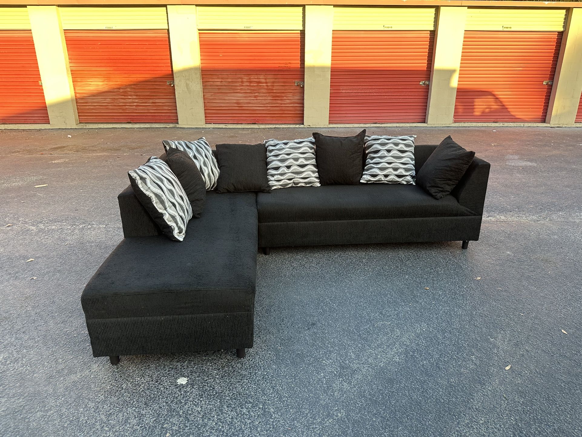 Comfy Nice Black Sectional Couch 🔥🔥