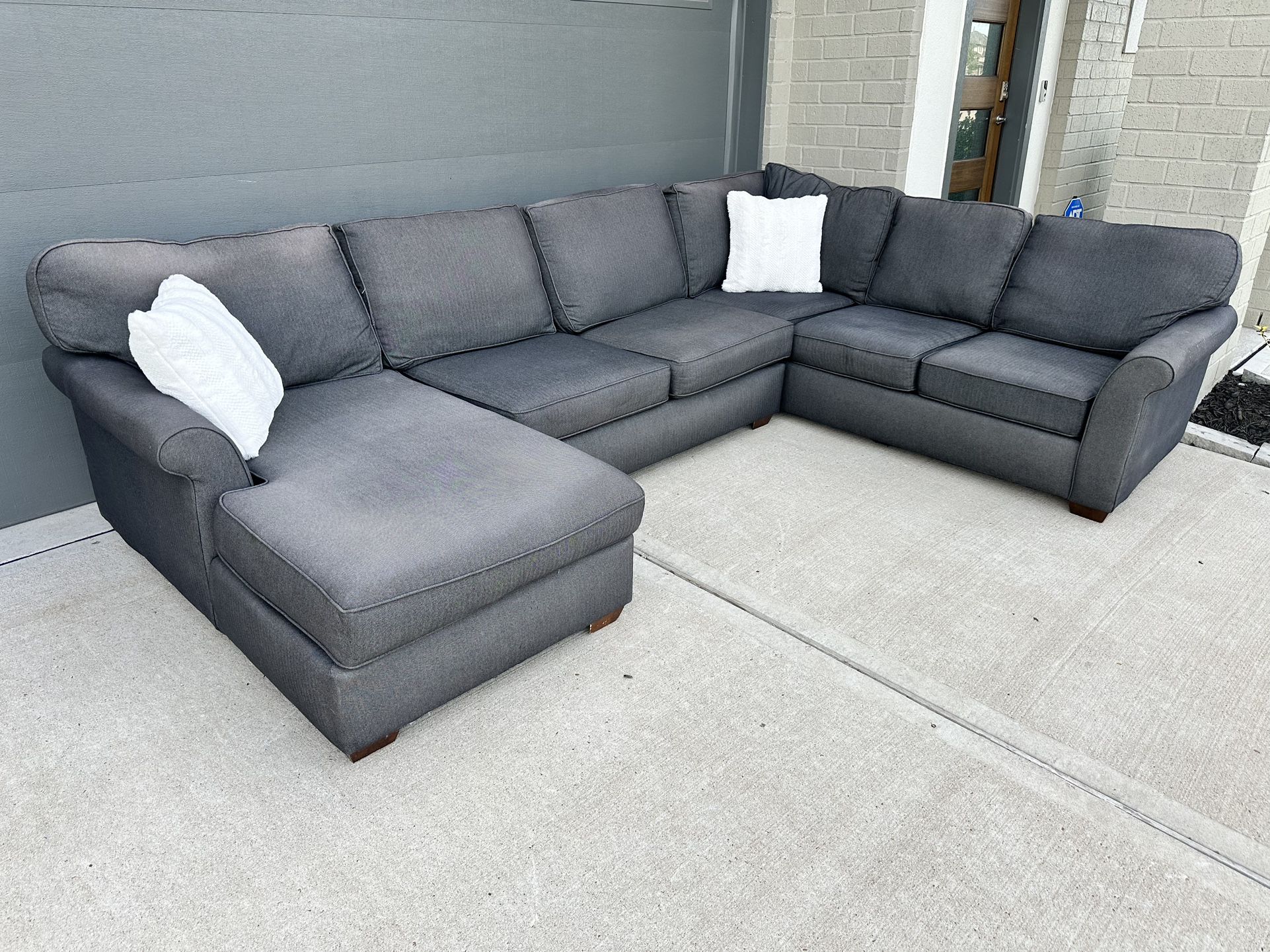 Gorgeous Havertys Oversized Sectional Couch - 🚚Delivery Available 