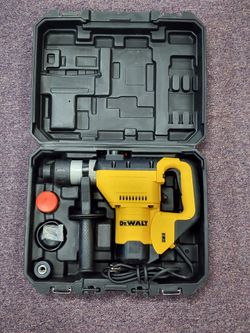 Dewalt Rotary Hammer 1-9/16" Chuck, 12 AMP, Spline Combination, Deliver 8 Joules Of Impact Energy with Case