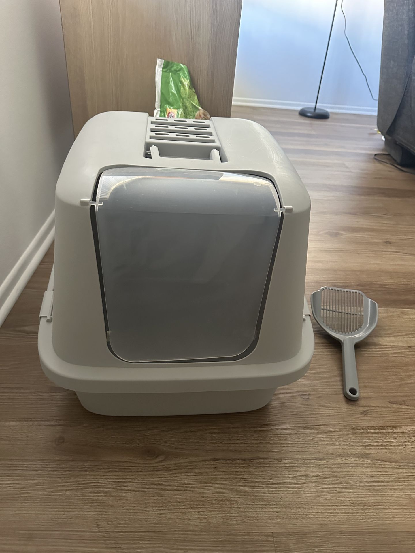 Litter Box - Enclosed