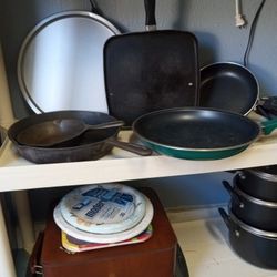 Skillets Assorted Sizes,Pizza Baking Pan 3 Sauce Pans 2qt 3qt And 6qt....