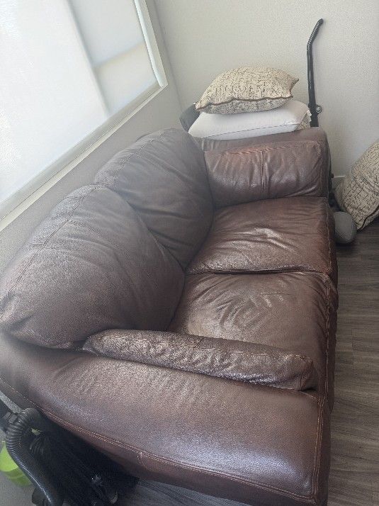 Couches for Free in PLACENTIA