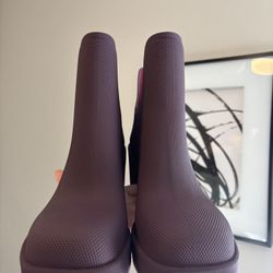 Women Burberry Boots Size 35(5us)